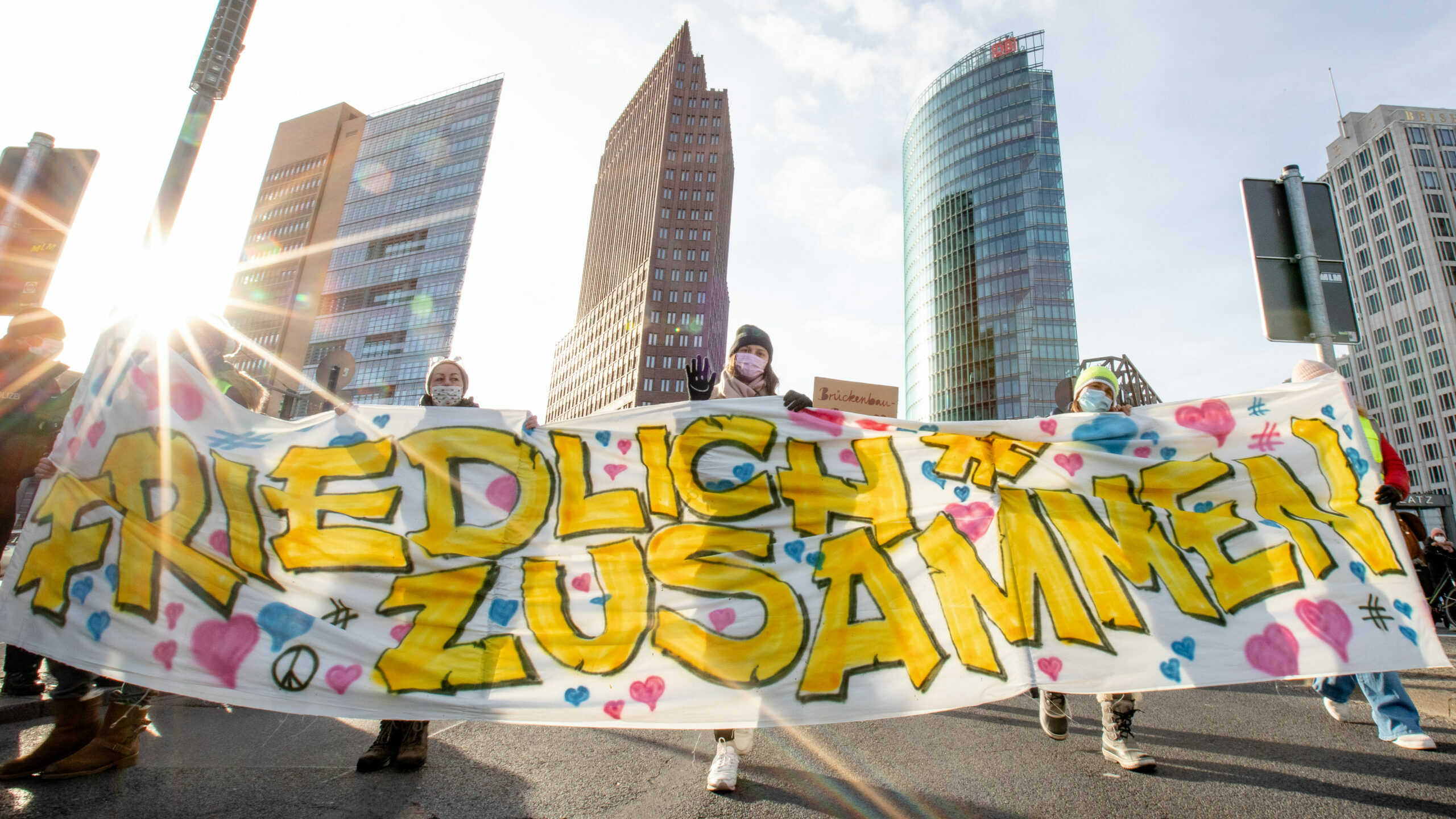 Eindrücke unserer #friedlichzusammen-Demo vom 12.02.2022 in Berlin: