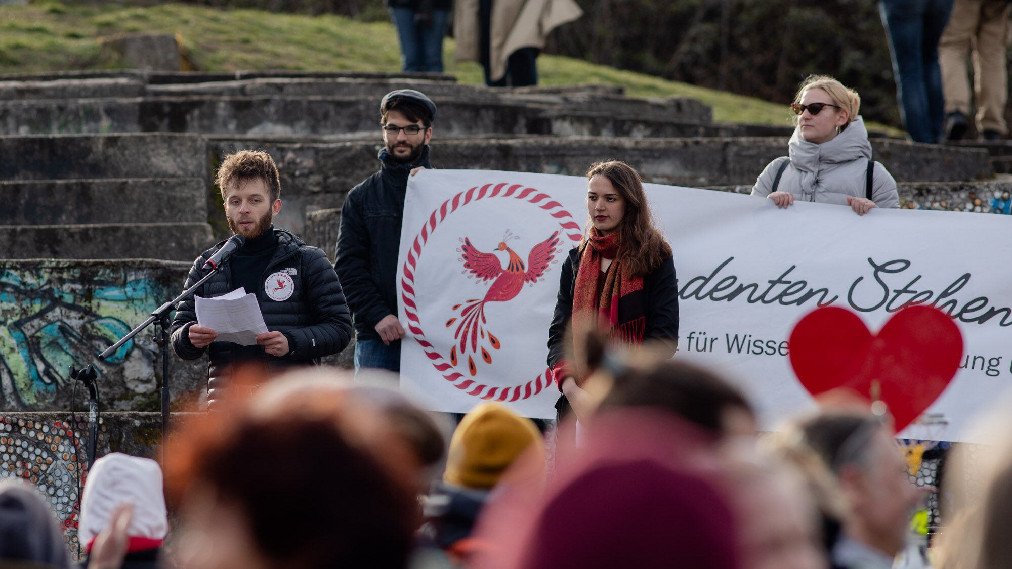 Rede von Anna Rosengart und Daniel Schade von StudentenStehenAuf am 09.04.2022 im Görlitzer Park